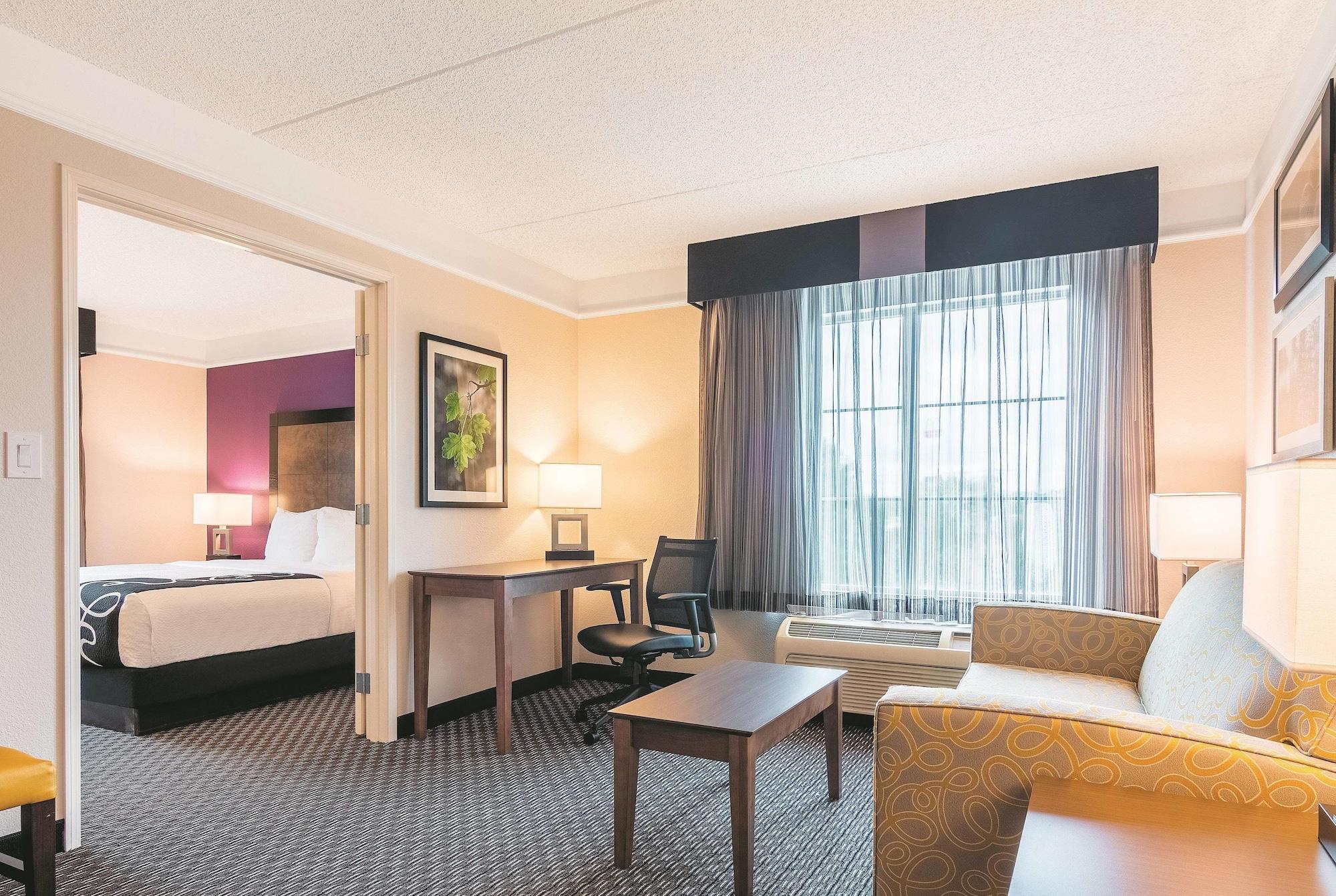La Quinta By Wyndham Shreveport Airport Hotel Exterior photo