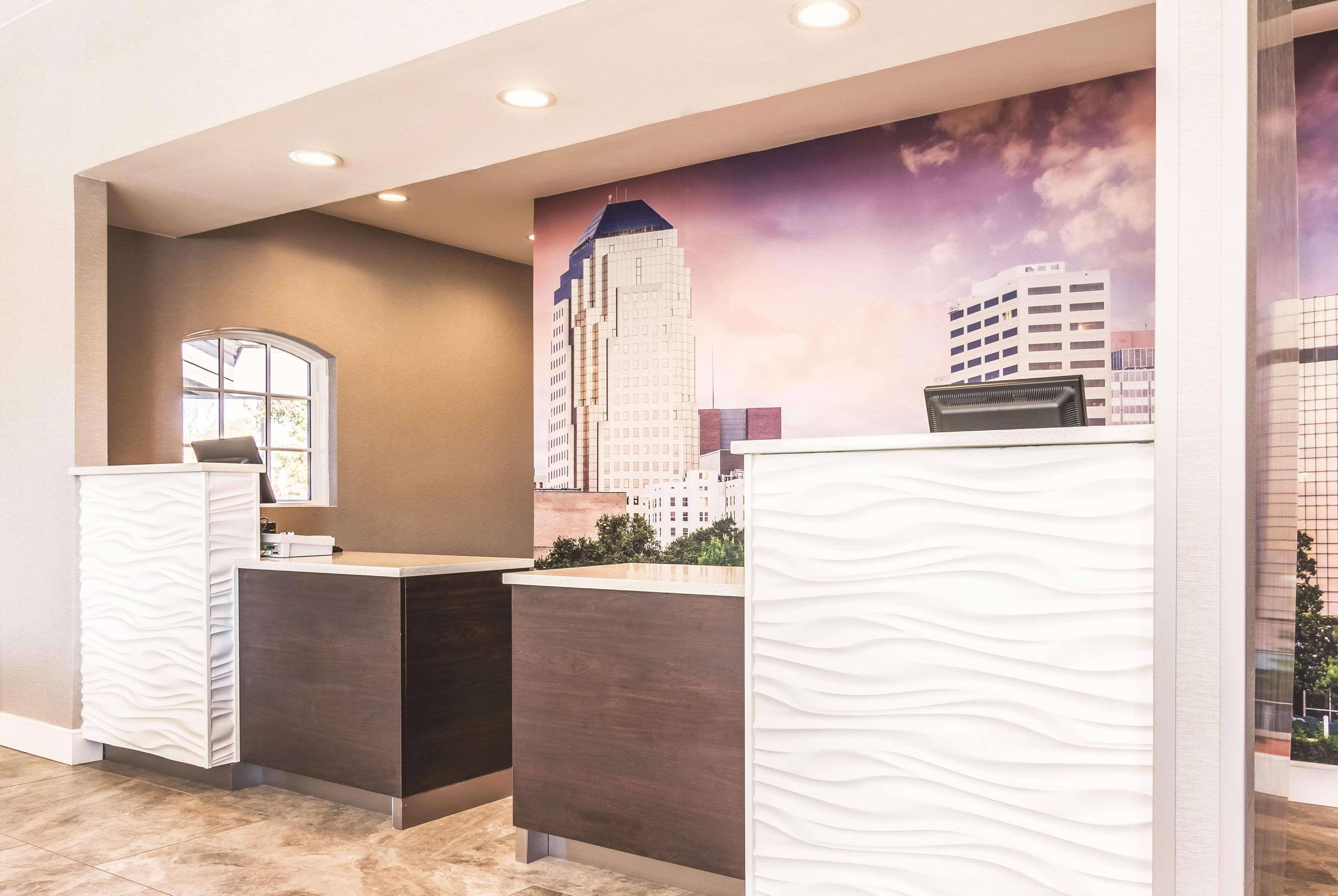 La Quinta By Wyndham Shreveport Airport Hotel Exterior photo