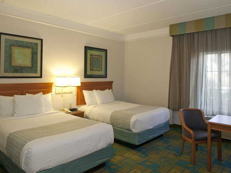 La Quinta By Wyndham Shreveport Airport Hotel Exterior photo