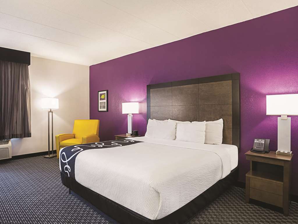 La Quinta By Wyndham Shreveport Airport Hotel Room photo