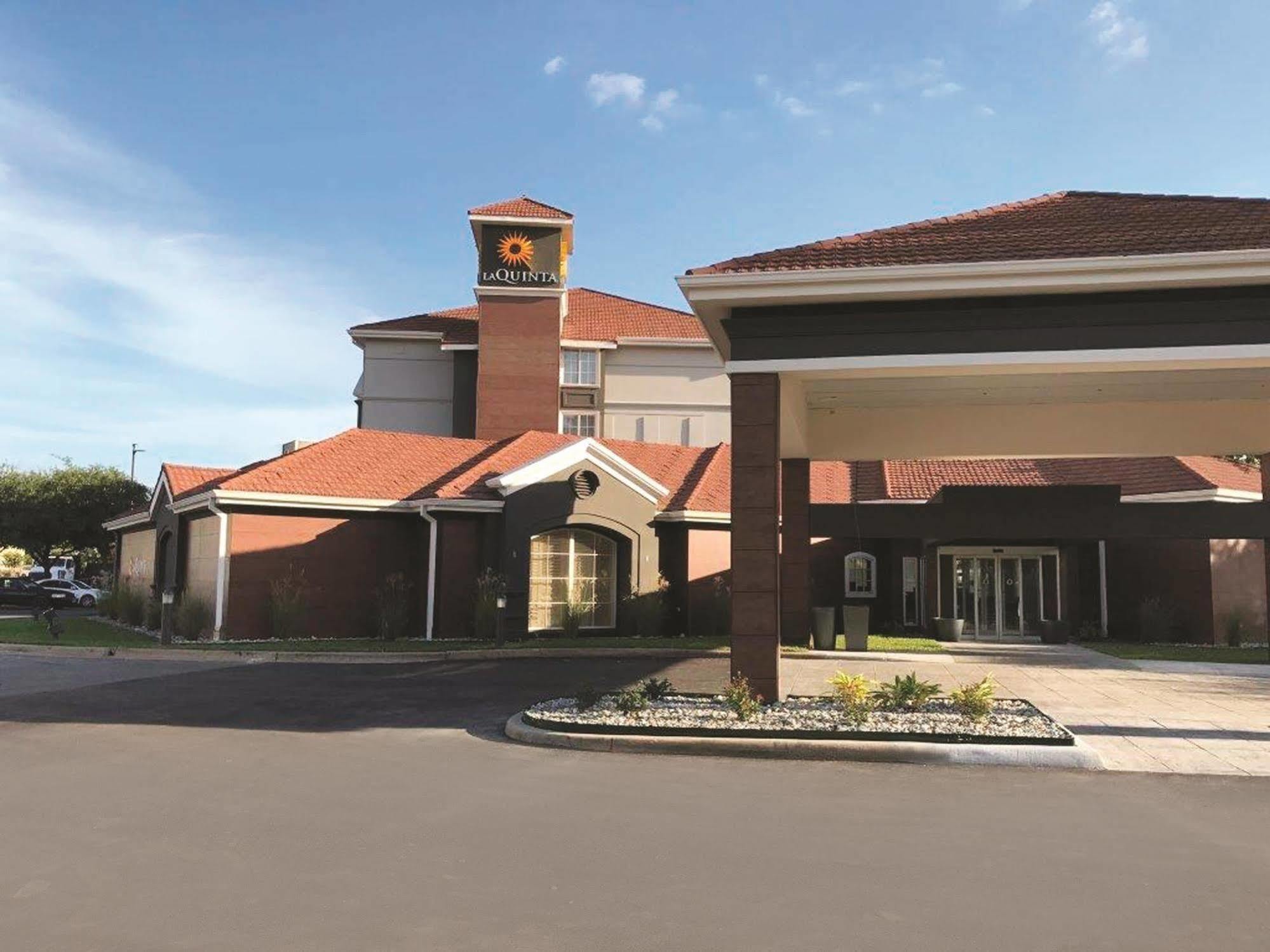 La Quinta By Wyndham Shreveport Airport Hotel Exterior photo